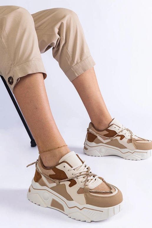 Pruunid tossud, mis on kaunistatud... Pruunid tossud, mis on kaunistatud...