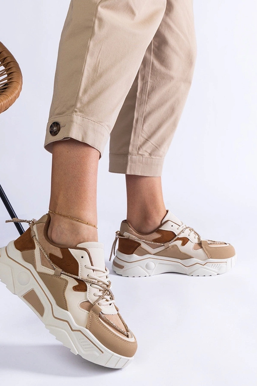 Pruunid tossud, mis on kaunistatud... Pruunid tossud, mis on kaunistatud...