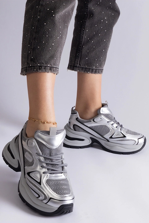 Hõbedased tossud massiivse Adomi tallaga Hõbedased tossud massiivse Adomi tallaga