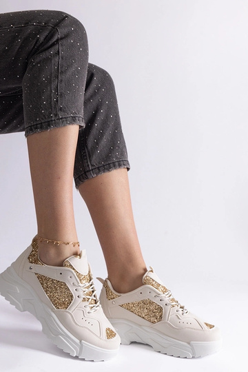 Beežid naiste tossud,... 2