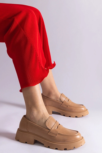 Tumebeežid naiste...