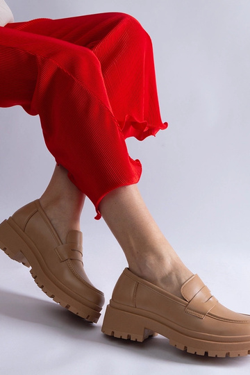 Tumebeežid mokassiinid...