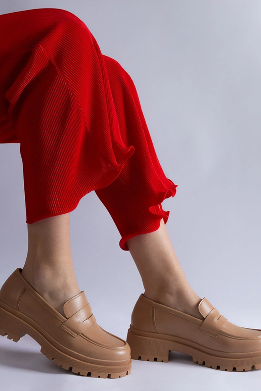 Tumebeežid mokassiinid ökonahast...