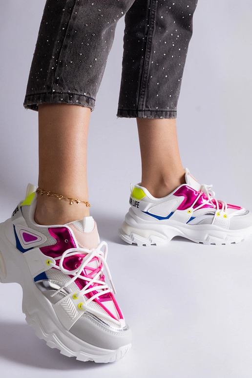 Valged ja roosad Sulamita sporditossud Valged ja roosad Sulamita sporditossud