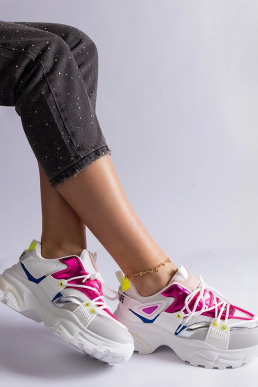 Valged ja roosad Sulamita sporditossud Valged ja roosad Sulamita sporditossud