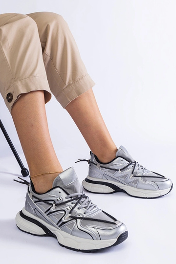 Hõbedased naiste tossud...