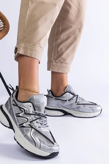 Hõbedased naiste tossud... 2