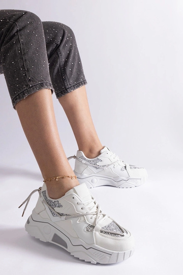 Valged naiste tossud...