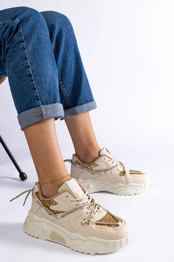 Beežid naiste tossud...