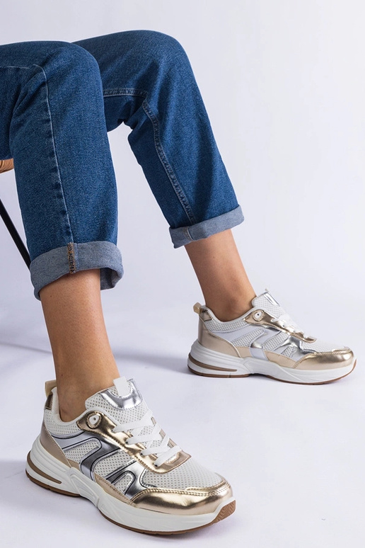 Kuldse sisetükkidega riidest... Kuldse sisetükkidega riidest...