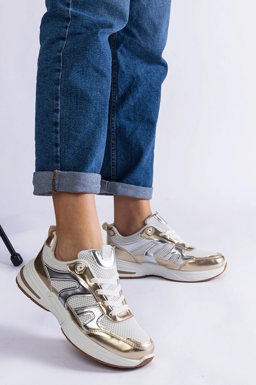 Kuldse sisetükkidega riidest... Kuldse sisetükkidega riidest...