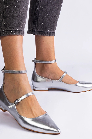 Hõbedased pandlaga pumbad...