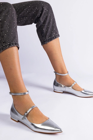 Hõbedased pandlaga pumbad... 2