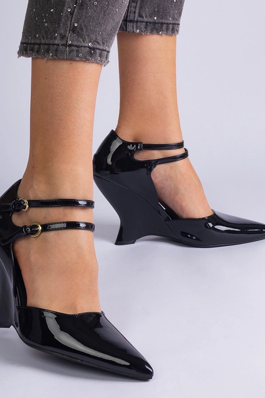 Vizario mustad lakknahast pumbad...