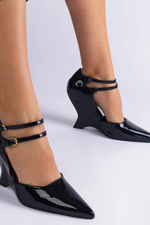 Vizario mustad lakknahast pumbad...