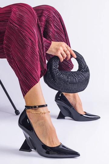 Czarnad lakknahkade Florianda 2