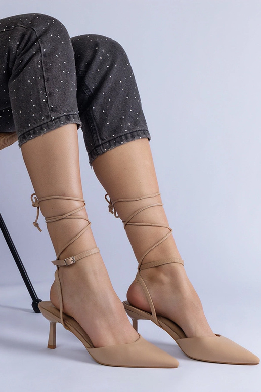 Beežid lahtise varbaga tikkpüksid,...