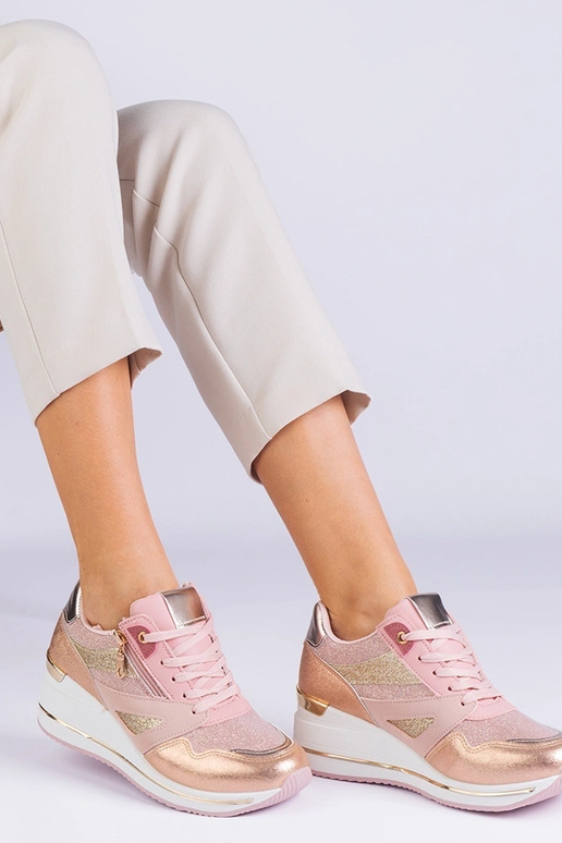 Roosad platvormiga sporditossud, mis...