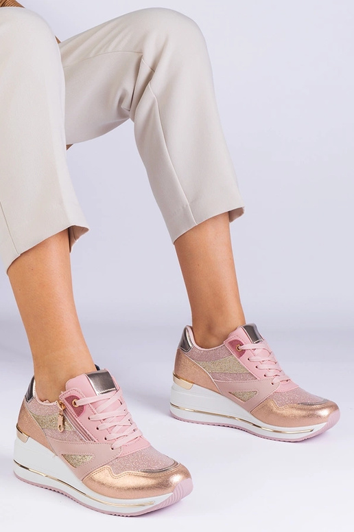 Roosad platvormiga sporditossud, mis...