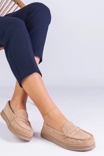 Kreemi värvi naiste kingad...