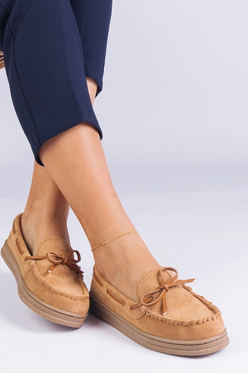 Pruunid naiste kunstnahast...