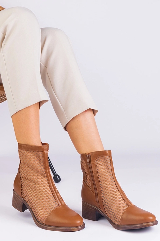 Pruunist võrgust poolsaapad...