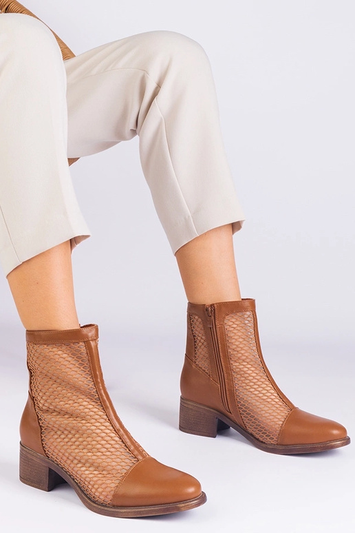 Pruunist võrgust poolsaapad...