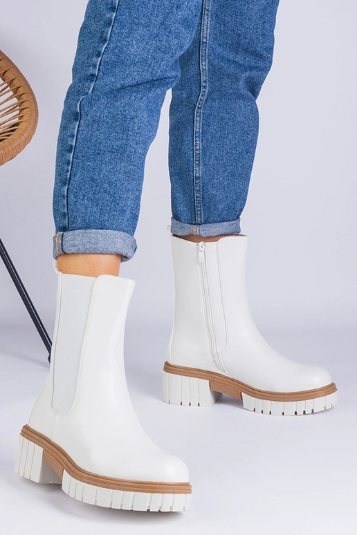 Tantala kunstnahast valged poolsaapad