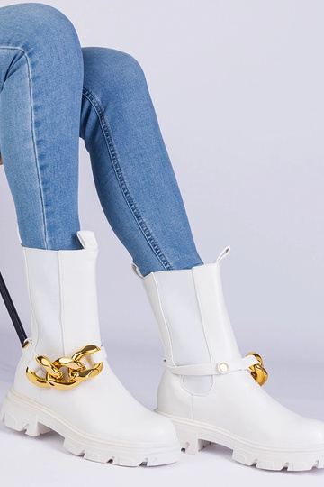 Valged poolsaapad, mida...