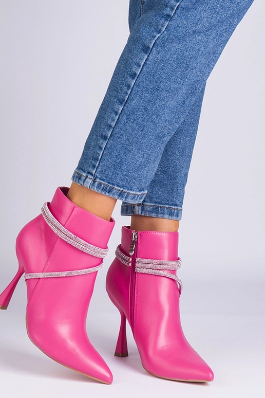 Roosad kõrge kontsaga poolsaapad, mis...