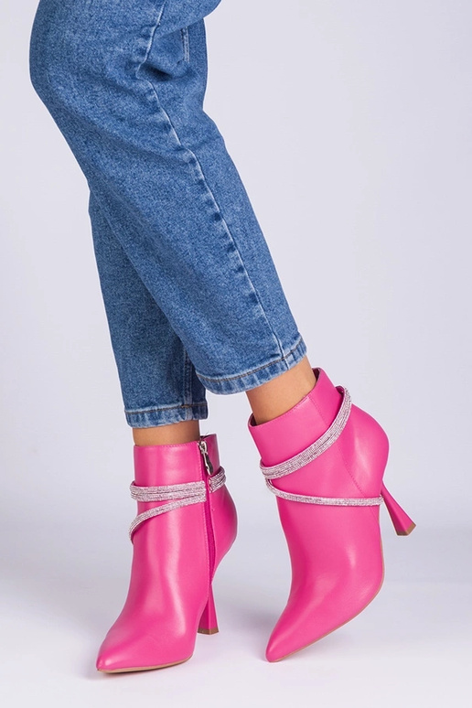 Roosad kõrge kontsaga poolsaapad, mis...