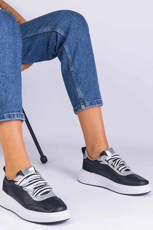 Särava Kasabellaga kaunistatud mustad...