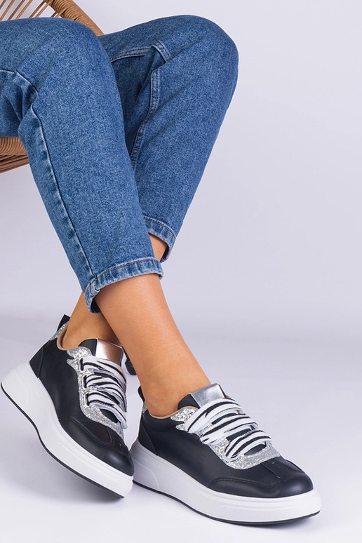 Särava Kasabellaga kaunistatud mustad...