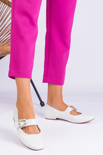 Valge lakknahast... 2