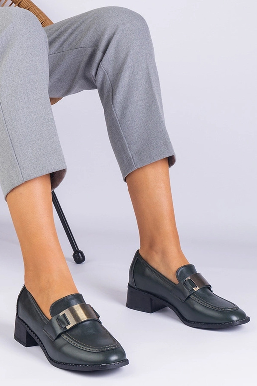 Rohelised naiste kõrge kontsaga...