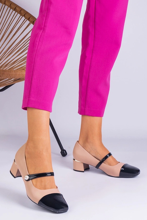 Beežid lakk-varbapumbad plokkkontsaga...