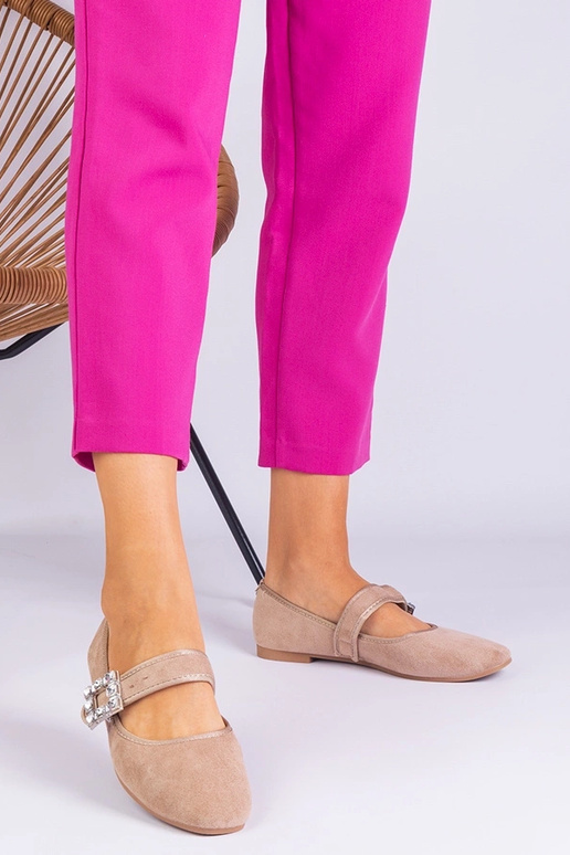 Demetra kristallpandlaga kaunistatud...