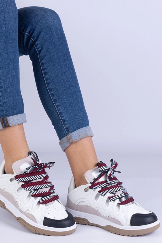 Valged naiste tossud dekoratiivse...