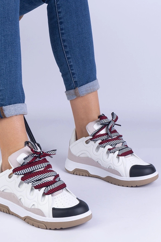 Valged naiste tossud dekoratiivse...