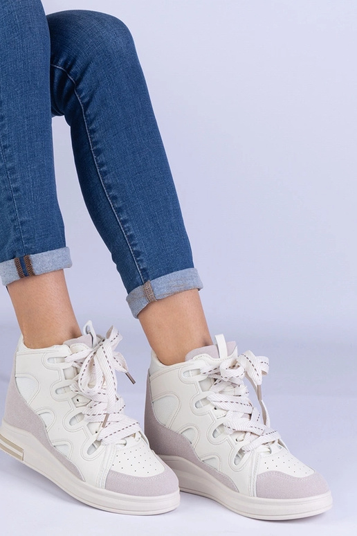 Valged naiste tossud paksude paeltega... Valged naiste tossud paksude paeltega...