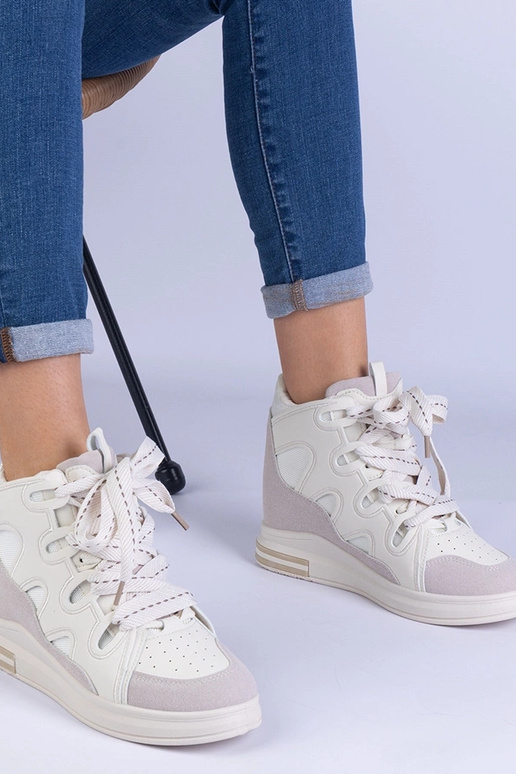 Valged naiste tossud paksude paeltega... Valged naiste tossud paksude paeltega...