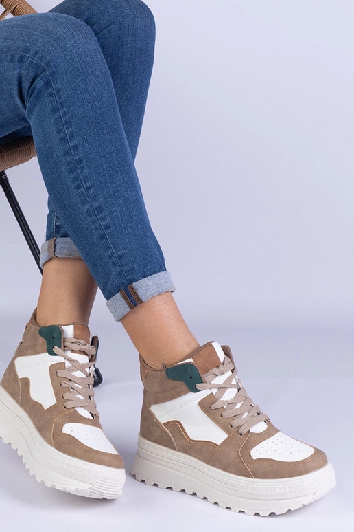 Beeži värvi naiste sporditossud... Beeži värvi naiste sporditossud...