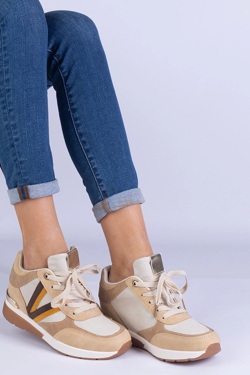 Pruunid naiste tossud varjatud... Pruunid naiste tossud varjatud...