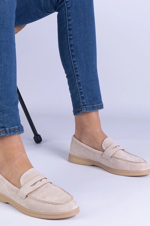 Kreemi värvi klassikalised avatud...