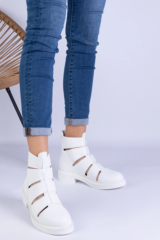 Öko-nahast valged poolsaapad...