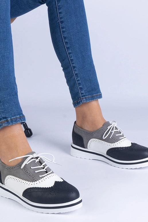 Mustad klassikalised Oxfordi kingad...