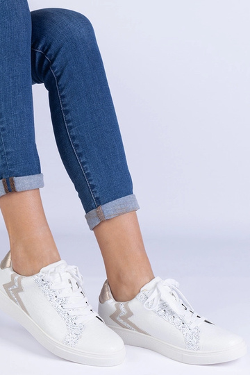 Valged naiste tossud...