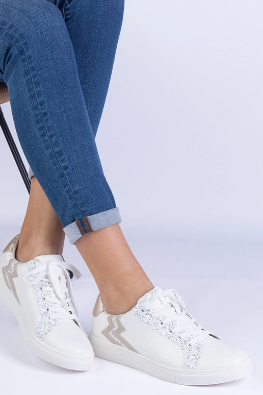 Valged naiste tossud reljeefse ja...