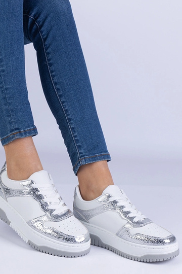 Hõbedased tossud paksu...