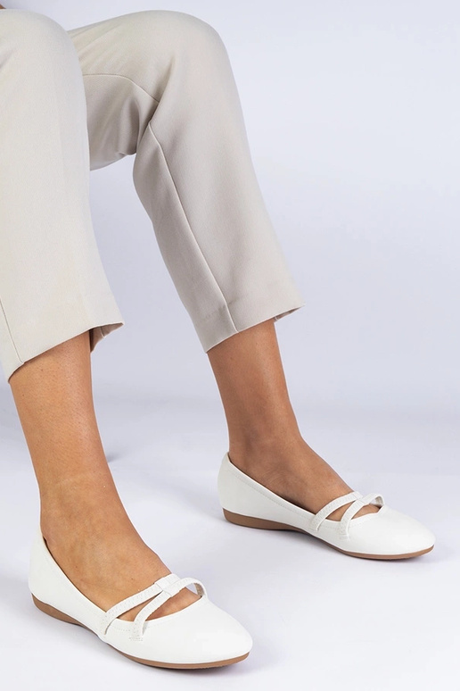 Valged naiste baleriinad, mis on...